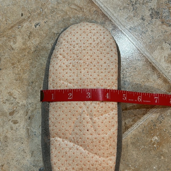 COZIES SLIPPERS (NWT) - Picture 7 of 7